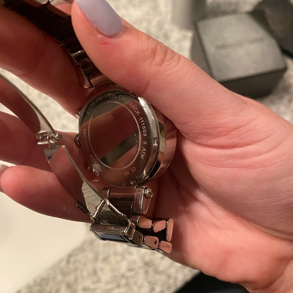 Michael Kors Watch w/ Box - Picture 10 of 10